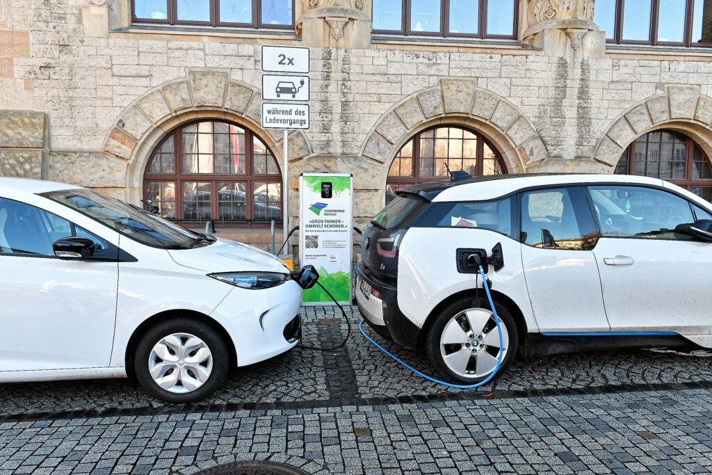 DVV Ladesäule vorm Rathaus Dessau